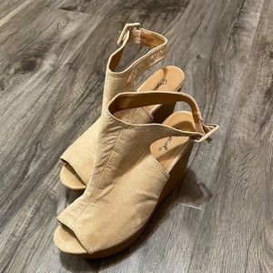 Qupid wedge sandals